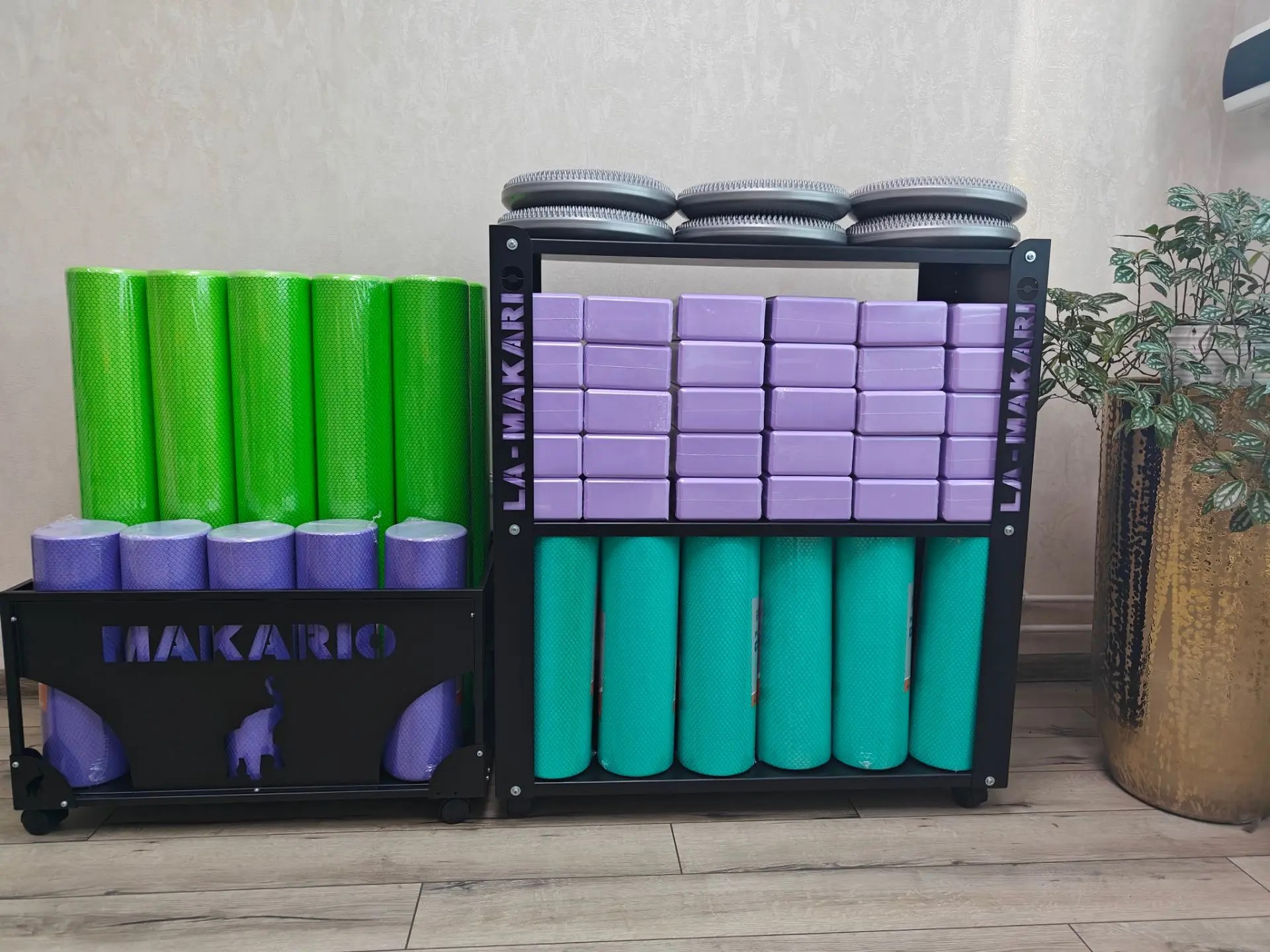 картинка Подставка для пилатес роликов на 15 шт. MAKARIO 